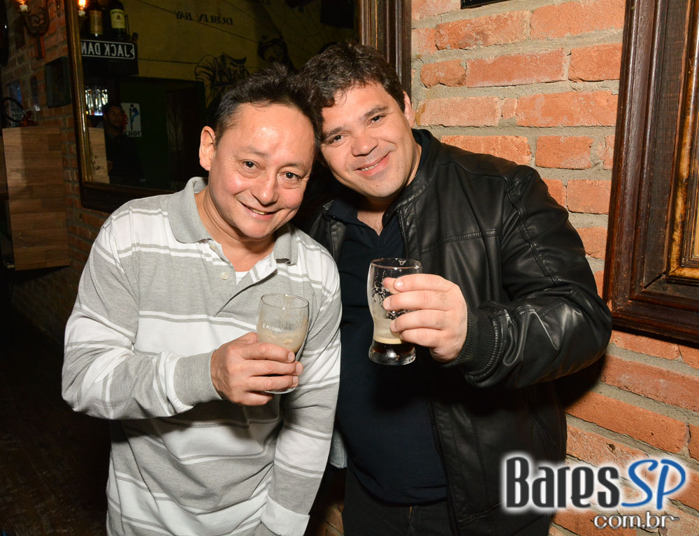 Banda Double Shot comandou a noite com muito pop rock no Dublin Banda Double Shot comandou a noite com muito pop rock no Dublin