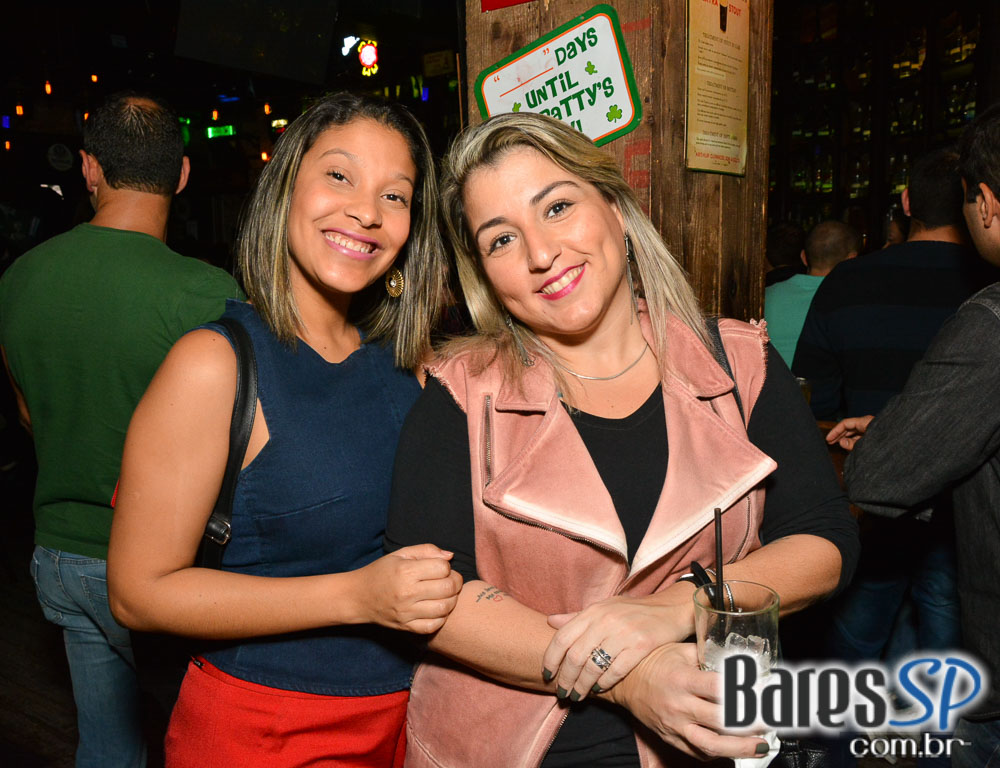 Banda Double Shot comandou a noite com muito pop rock no Dublin Banda Double Shot comandou a noite com muito pop rock no Dublin