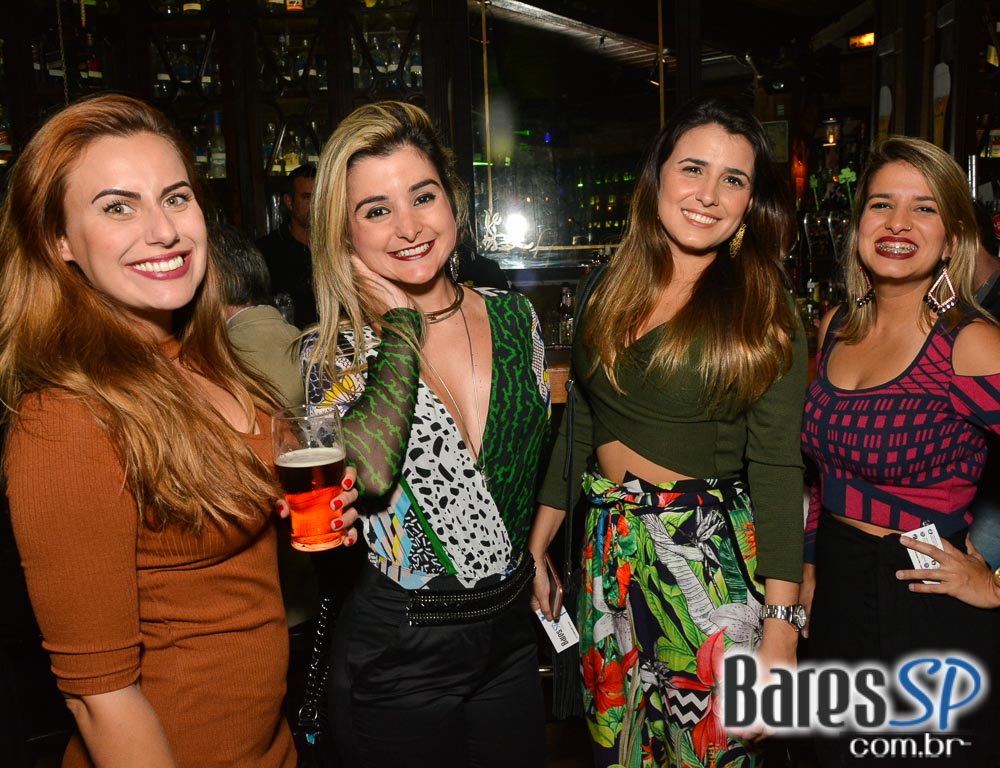 Banda Double Shot comandou a noite com muito pop rock no Dublin Banda Double Shot comandou a noite com muito pop rock no Dublin