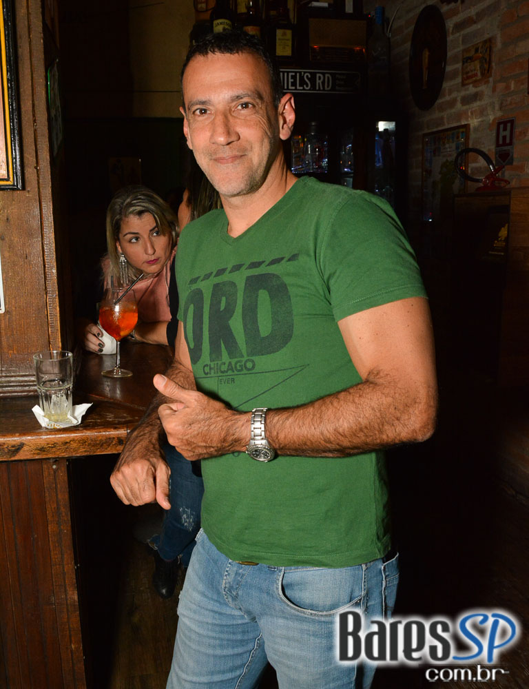 Banda Double Shot comandou a noite com muito pop rock no Dublin Banda Double Shot comandou a noite com muito pop rock no Dublin