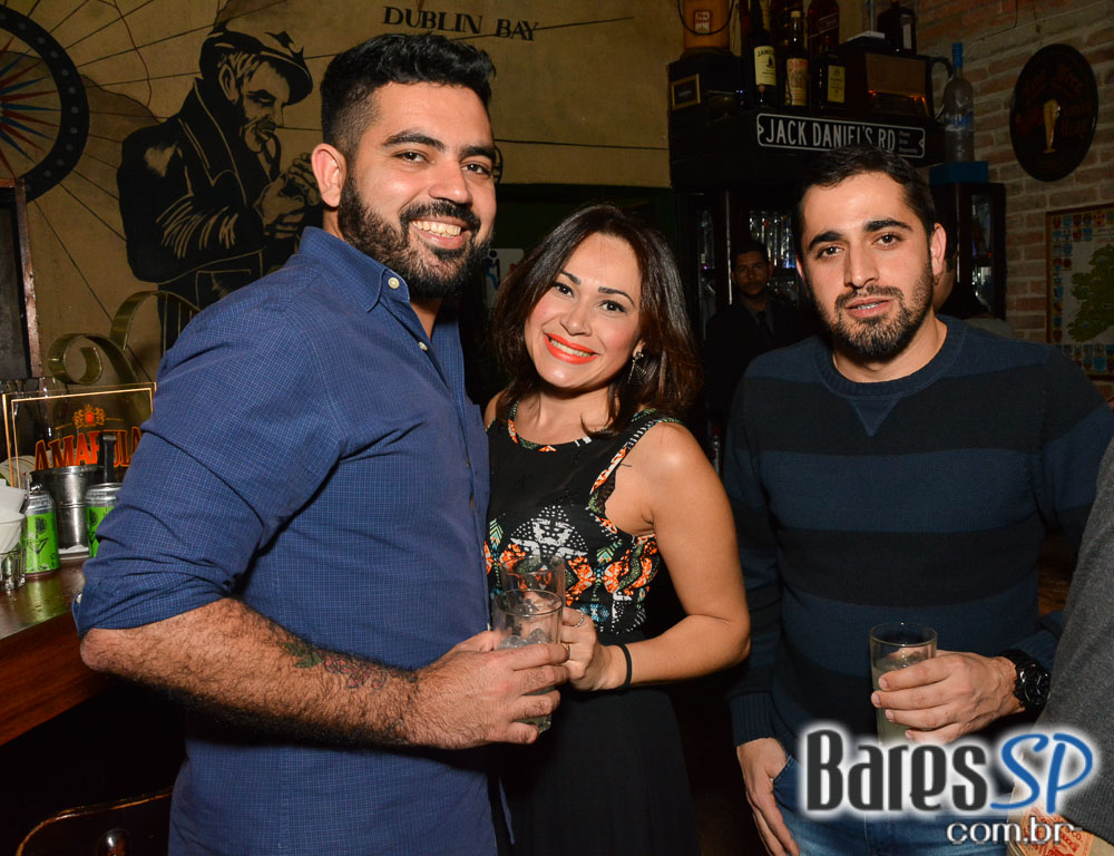 Banda Double Shot comandou a noite com muito pop rock no Dublin Banda Double Shot comandou a noite com muito pop rock no Dublin