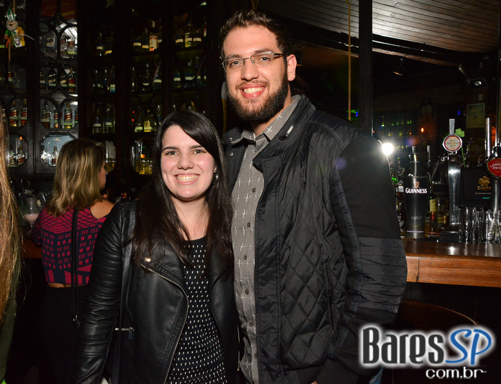 Banda Double Shot comandou a noite com muito pop rock no Dublin Banda Double Shot comandou a noite com muito pop rock no Dublin