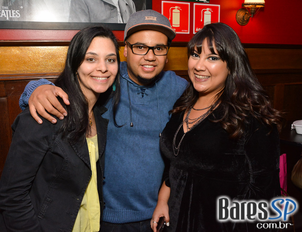 Sal Vincent e banda Bubbles tocaram muito pop rock no Republic Pub Sal Vincent e banda Bubbles tocaram muito pop rock no Republic Pub