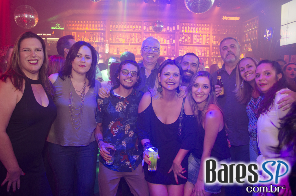 Noite das Divas com o line up dos DJs Sandrinho, Zhenna e VJ Daniel Tutunic no Akbar Lounge