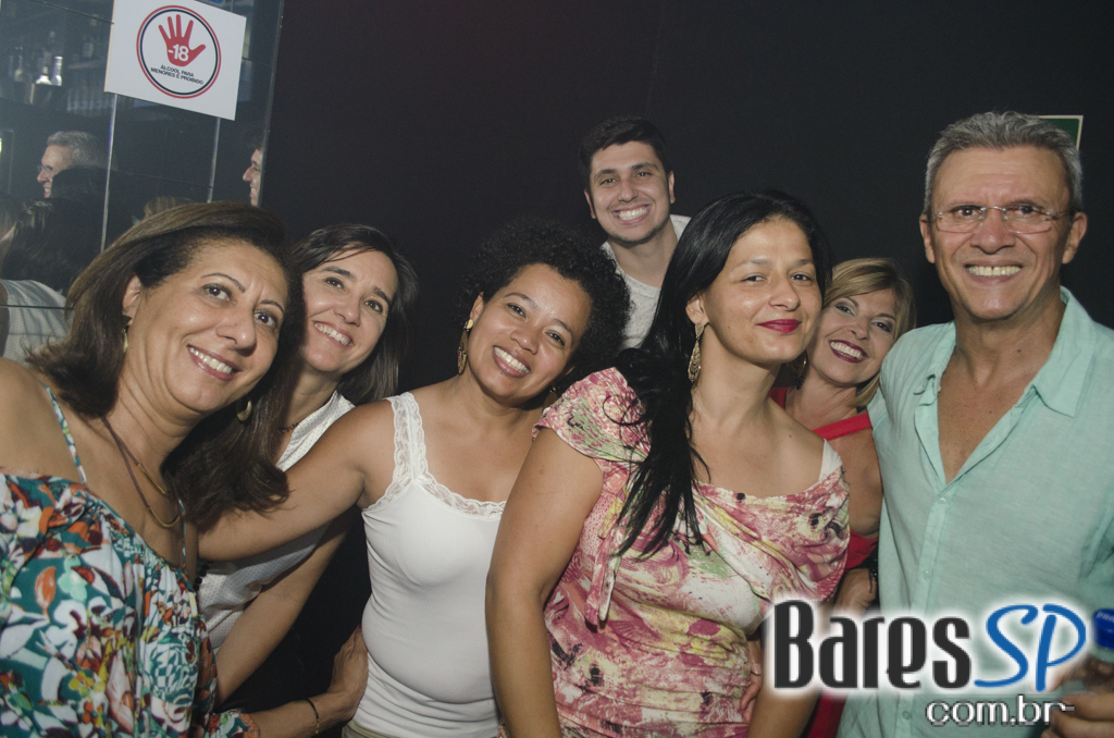 Noite das Divas com o line up dos DJs Sandrinho, Zhenna e VJ Daniel Tutunic no Akbar Lounge
