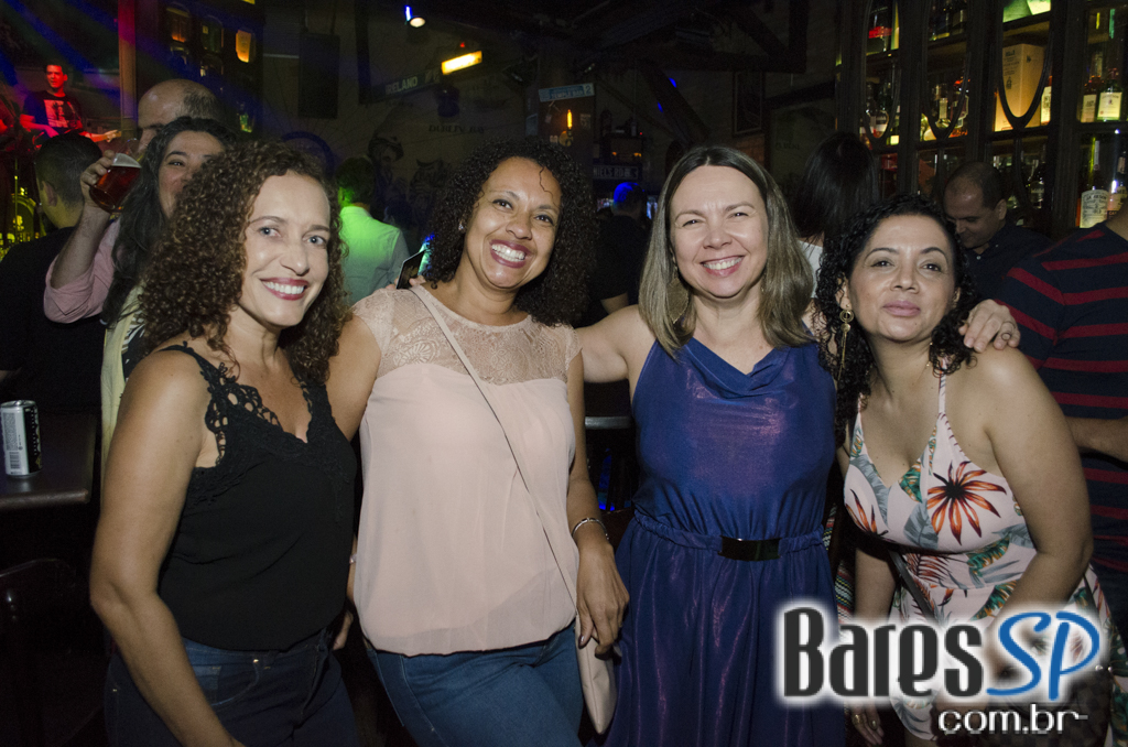 Banda Jack Fast comandou a noite com clássicos do pop rock no Dublin Banda Jack Fast comandou a noite com clássicos do pop rock no Dublin