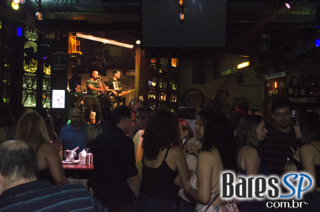 Banda Jack Fast comandou a noite com clássicos do pop rock no Dublin Banda Jack Fast comandou a noite com clássicos do pop rock no Dublin