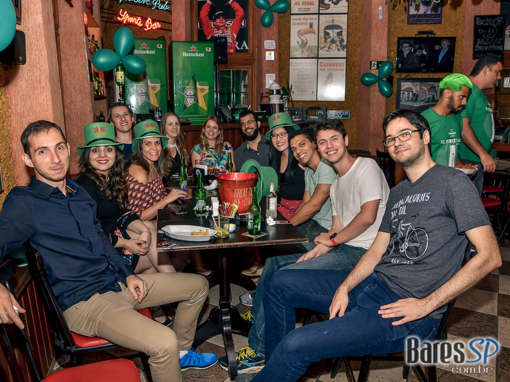 Festa de St. Patrick's Day com as bandas Vih e Bubbles no Republic Pub - St. Patrick's Week