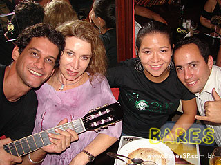 Noite animada no Bar da Vila Noite animada no Bar da Vila