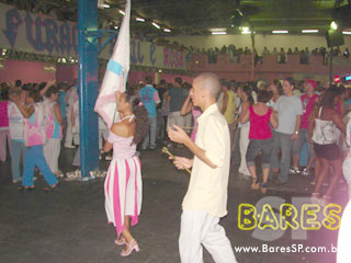 Ensaio na quadra da Sociedade Rosas de Ouro Ensaio na quadra da Sociedade Rosas de Ouro