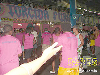 Ensaio na quadra da Sociedade Rosas de Ouro Ensaio na quadra da Sociedade Rosas de Ouro