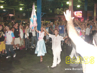 Ensaio na quadra da Sociedade Rosas de Ouro Ensaio na quadra da Sociedade Rosas de Ouro