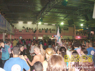 Ensaio na quadra da Sociedade Rosas de Ouro Ensaio na quadra da Sociedade Rosas de Ouro