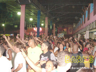 Ensaio na quadra da Sociedade Rosas de Ouro Ensaio na quadra da Sociedade Rosas de Ouro