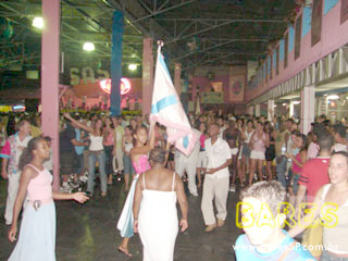 Ensaio na quadra da Sociedade Rosas de Ouro Ensaio na quadra da Sociedade Rosas de Ouro