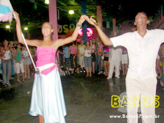 Ensaio na quadra da Sociedade Rosas de Ouro Ensaio na quadra da Sociedade Rosas de Ouro