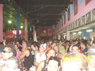 Ensaio na quadra da Sociedade Rosas de Ouro Ensaio na quadra da Sociedade Rosas de Ouro