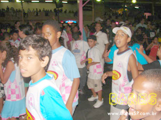 Ensaio na quadra da Sociedade Rosas de Ouro Ensaio na quadra da Sociedade Rosas de Ouro