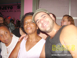 Ensaio na quadra da Sociedade Rosas de Ouro Ensaio na quadra da Sociedade Rosas de Ouro