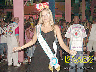 Ensaio na quadra da Sociedade Rosas de Ouro Ensaio na quadra da Sociedade Rosas de Ouro