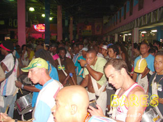 Ensaio na quadra da Sociedade Rosas de Ouro Ensaio na quadra da Sociedade Rosas de Ouro