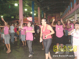Ensaio na quadra da Sociedade Rosas de Ouro Ensaio na quadra da Sociedade Rosas de Ouro