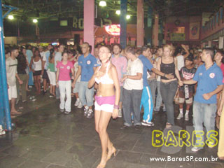 Ensaio na quadra da Sociedade Rosas de Ouro Ensaio na quadra da Sociedade Rosas de Ouro