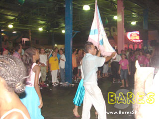 Ensaio na quadra da Sociedade Rosas de Ouro Ensaio na quadra da Sociedade Rosas de Ouro