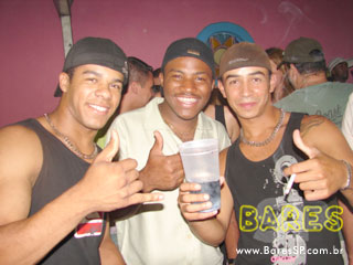 Ensaio na quadra da Sociedade Rosas de Ouro Ensaio na quadra da Sociedade Rosas de Ouro