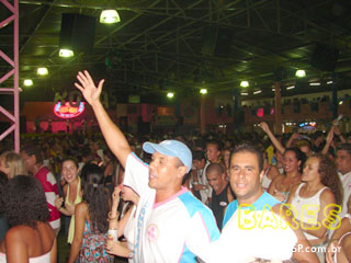 Ensaio na quadra da Sociedade Rosas de Ouro Ensaio na quadra da Sociedade Rosas de Ouro