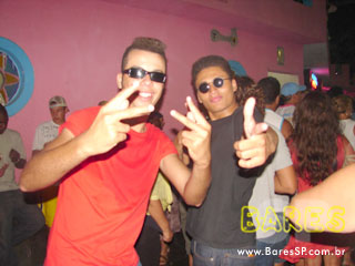 Ensaio na quadra da Sociedade Rosas de Ouro Ensaio na quadra da Sociedade Rosas de Ouro