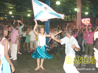 Ensaio na quadra da Sociedade Rosas de Ouro Ensaio na quadra da Sociedade Rosas de Ouro