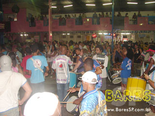 Ensaio na quadra da Sociedade Rosas de Ouro Ensaio na quadra da Sociedade Rosas de Ouro