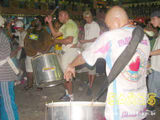Ensaio na quadra da Sociedade Rosas de Ouro Ensaio na quadra da Sociedade Rosas de Ouro