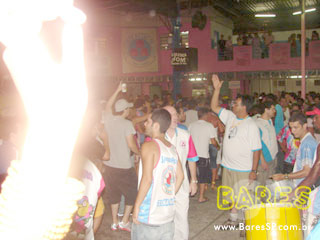 Ensaio na quadra da Sociedade Rosas de Ouro Ensaio na quadra da Sociedade Rosas de Ouro