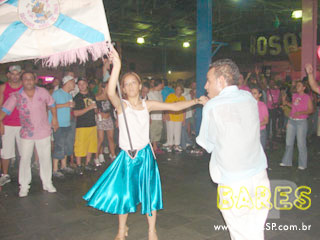 Ensaio na quadra da Sociedade Rosas de Ouro Ensaio na quadra da Sociedade Rosas de Ouro