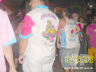 Ensaio na quadra da Sociedade Rosas de Ouro Ensaio na quadra da Sociedade Rosas de Ouro