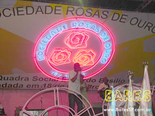 Ensaio na quadra da Sociedade Rosas de Ouro Ensaio na quadra da Sociedade Rosas de Ouro