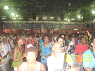 Ensaio na quadra da Sociedade Rosas de Ouro Ensaio na quadra da Sociedade Rosas de Ouro