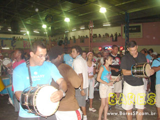 Ensaio na quadra da Sociedade Rosas de Ouro Ensaio na quadra da Sociedade Rosas de Ouro