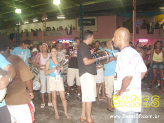 Ensaio na quadra da Sociedade Rosas de Ouro Ensaio na quadra da Sociedade Rosas de Ouro