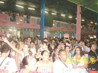 Ensaio na quadra da Sociedade Rosas de Ouro Ensaio na quadra da Sociedade Rosas de Ouro