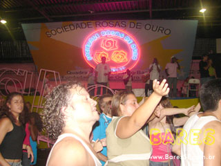 Ensaio na quadra da Sociedade Rosas de Ouro Ensaio na quadra da Sociedade Rosas de Ouro