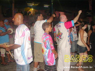 Ensaio na quadra da Sociedade Rosas de Ouro Ensaio na quadra da Sociedade Rosas de Ouro