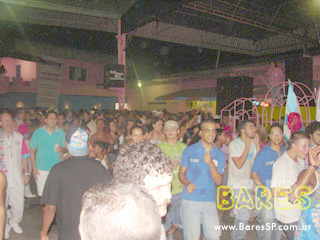 Ensaio na quadra da Sociedade Rosas de Ouro Ensaio na quadra da Sociedade Rosas de Ouro