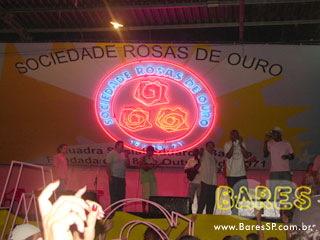Ensaio na quadra da Sociedade Rosas de Ouro Ensaio na quadra da Sociedade Rosas de Ouro