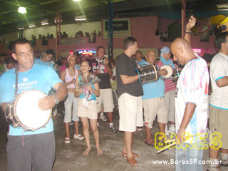 Ensaio na quadra da Sociedade Rosas de Ouro Ensaio na quadra da Sociedade Rosas de Ouro