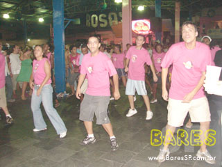 Ensaio na quadra da Sociedade Rosas de Ouro Ensaio na quadra da Sociedade Rosas de Ouro