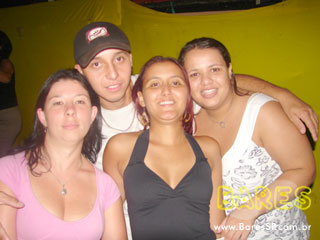 Ensaio na quadra da Sociedade Rosas de Ouro Ensaio na quadra da Sociedade Rosas de Ouro