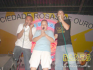 Ensaio na quadra da Sociedade Rosas de Ouro Ensaio na quadra da Sociedade Rosas de Ouro